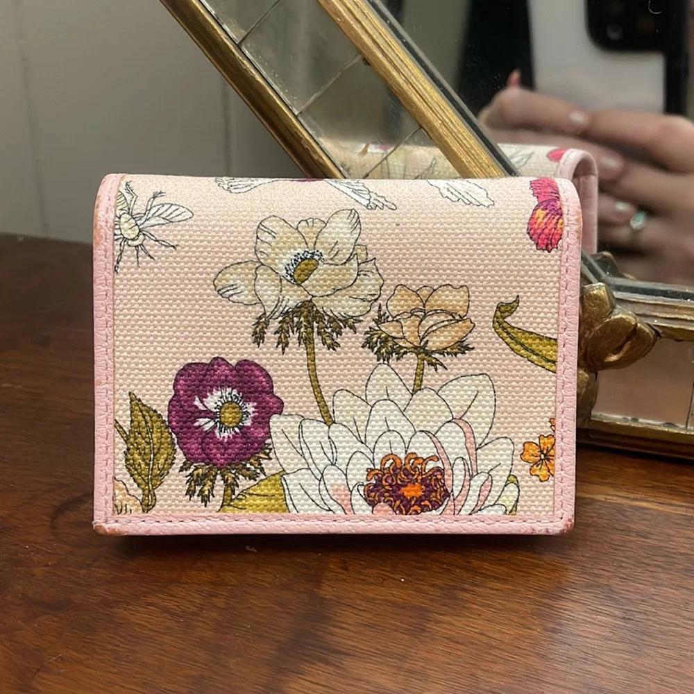 💕SOLD💕Gucci Flora Wallet. Limited edition - Picture 4 of 11